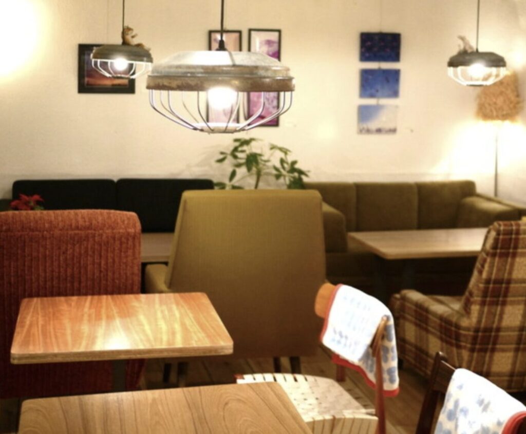 新宿三丁目のカフェで打ち合わせに最適な穴場7選！電源Wi-Fi完備