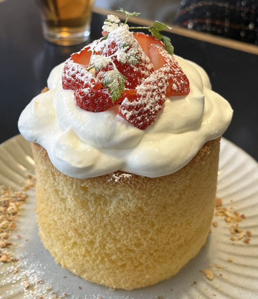 【新宿三丁目ブレスカフェ】シフォンケーキが超人気でSNS映え抜群！