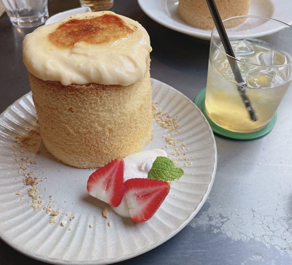 【新宿三丁目ブレスカフェ】シフォンケーキが超人気でSNS映え抜群！