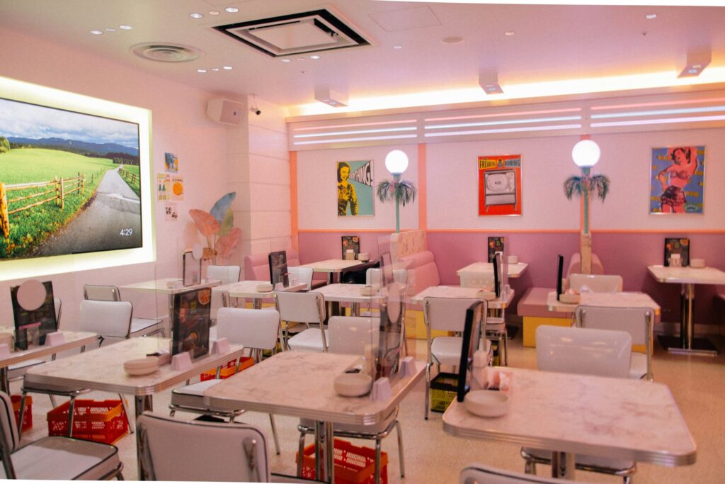 【新宿・新大久保】の量産型カフェ｜推し活女子必見の人気店9選！