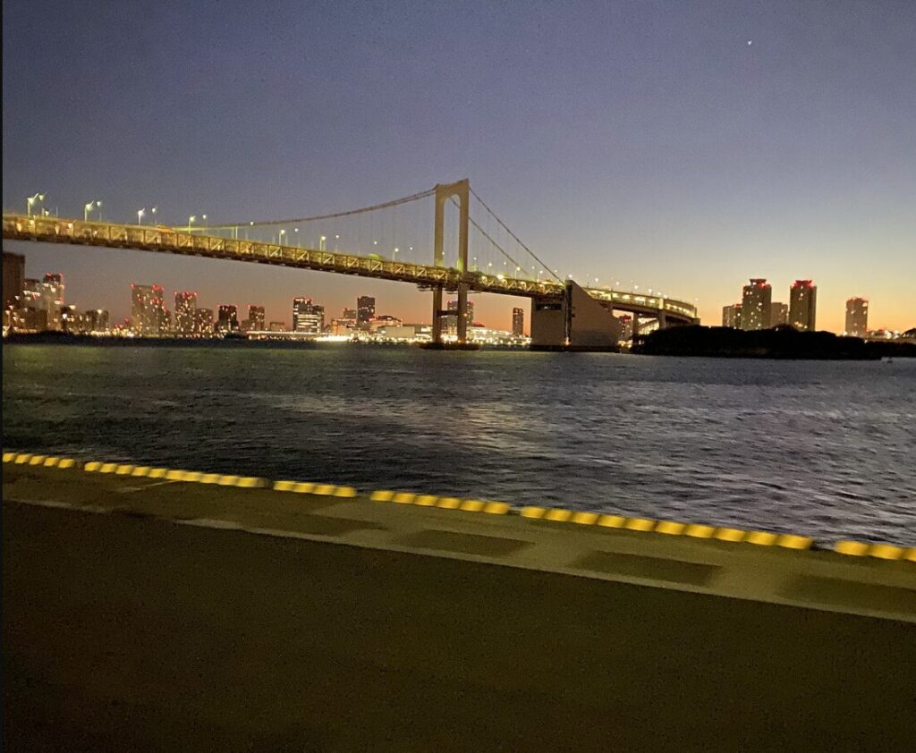 ①品川埠頭:コンテナを背景に無骨な写真を撮る