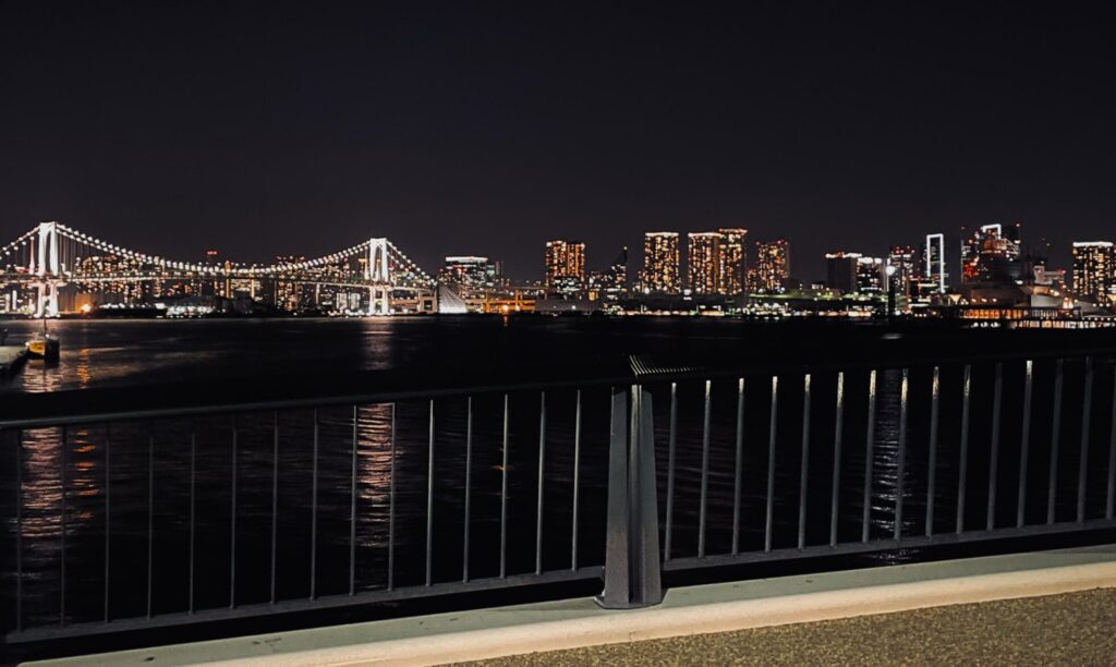 ③豊洲・有明エリア:ゲートブリッジや市場周辺の直線道路