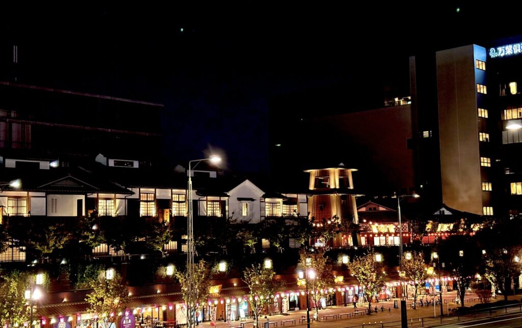 チームラボ豊洲と合わせて行きたい！周辺デートプラン（豊洲 千客万来）