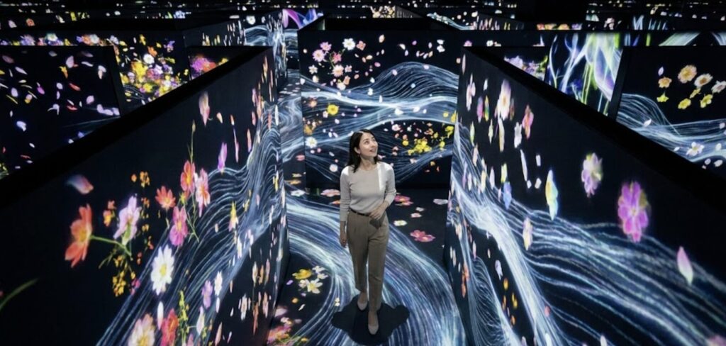 チームラボボーダレス（麻布台ヒルズ）｜地図のない「迷宮」探索