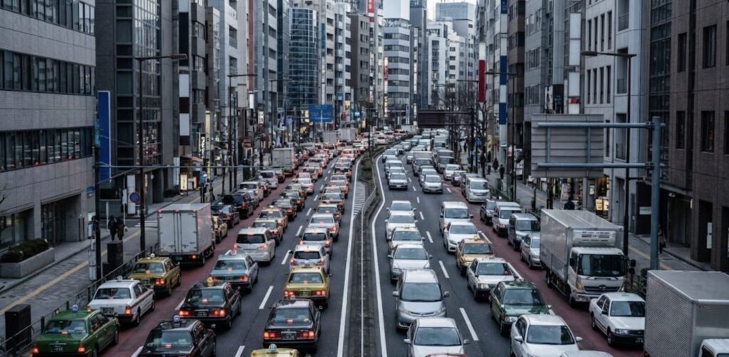 【混雑回避】駐車場は「死のロード」？地獄を見ないためのアクセス術
