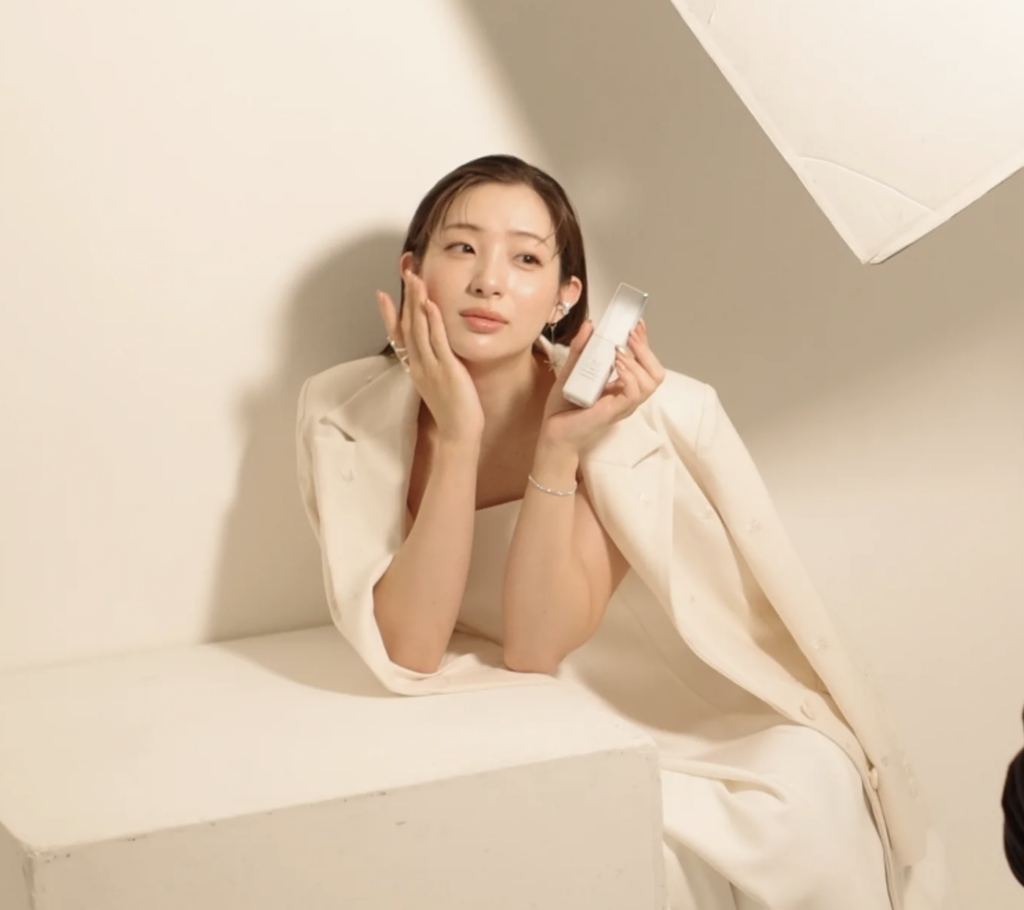 足立梨花の旦那の年収は？実家は金持ちって本当？