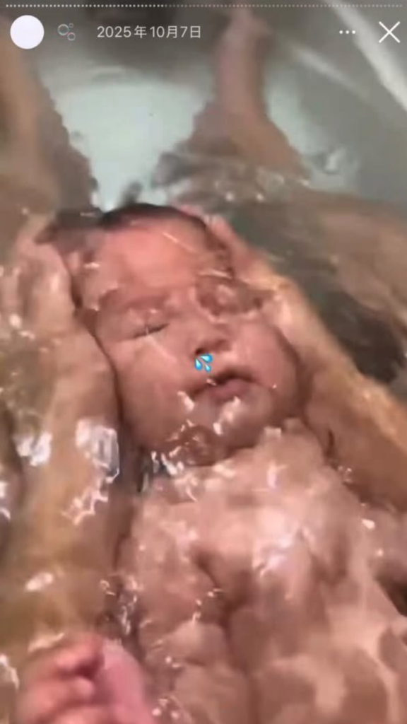 0歳児を湯船に沈める胸糞動画