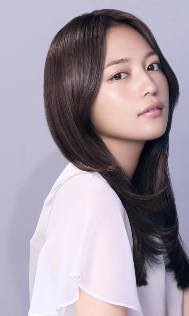川口春奈の推定年収と手取り額が違う理由